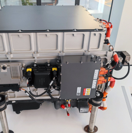 60kW Sıvı Soğutulmuş PEM Yakıt Hücresi Hidrojen Elektrik Jeneratörü %99.99 Hidrojen Saflığı